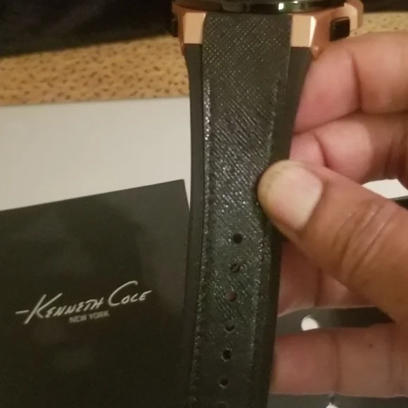 Watch - Picture 3 of 9